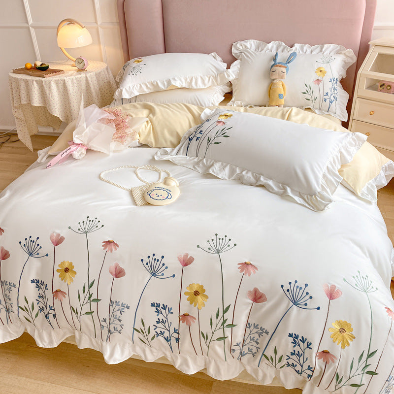 Housse de couette brodée en quatre pièces pour lit en coton lavé