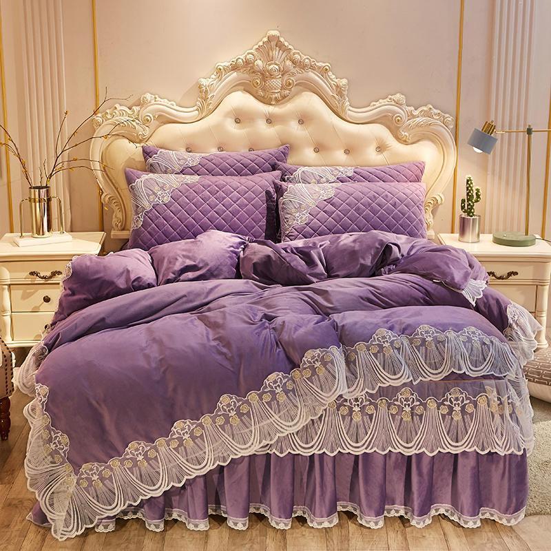 Robe de lit matelassée en velours cristal quatre pièces en dentelle chaude brodée