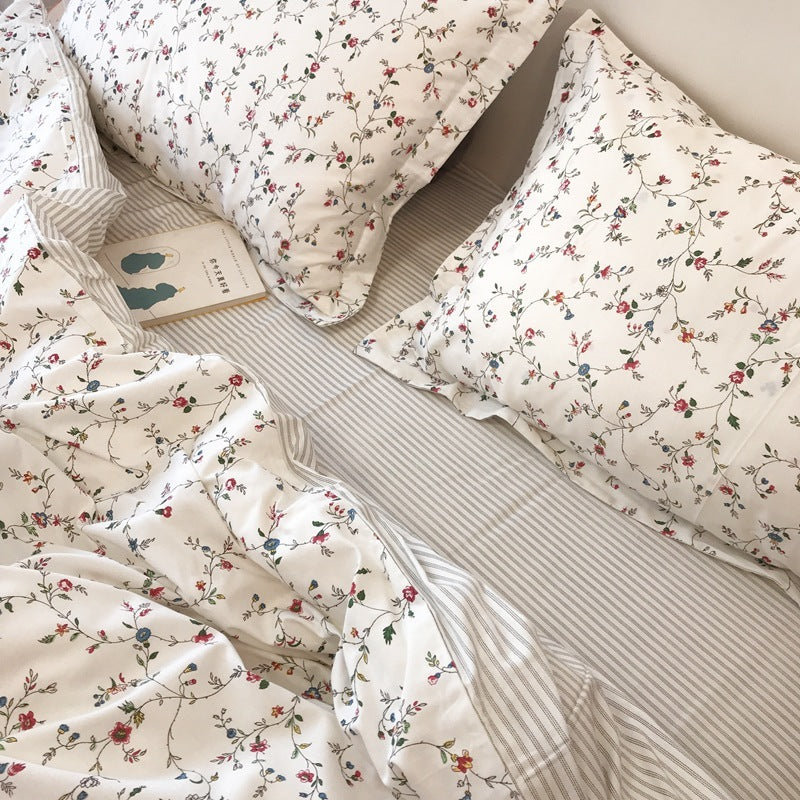 Ensemble de quatre pièces de petit lit en coton fleuri