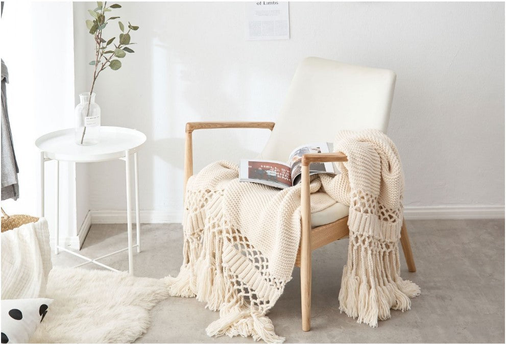 Hand-woven tassel knitted blanket