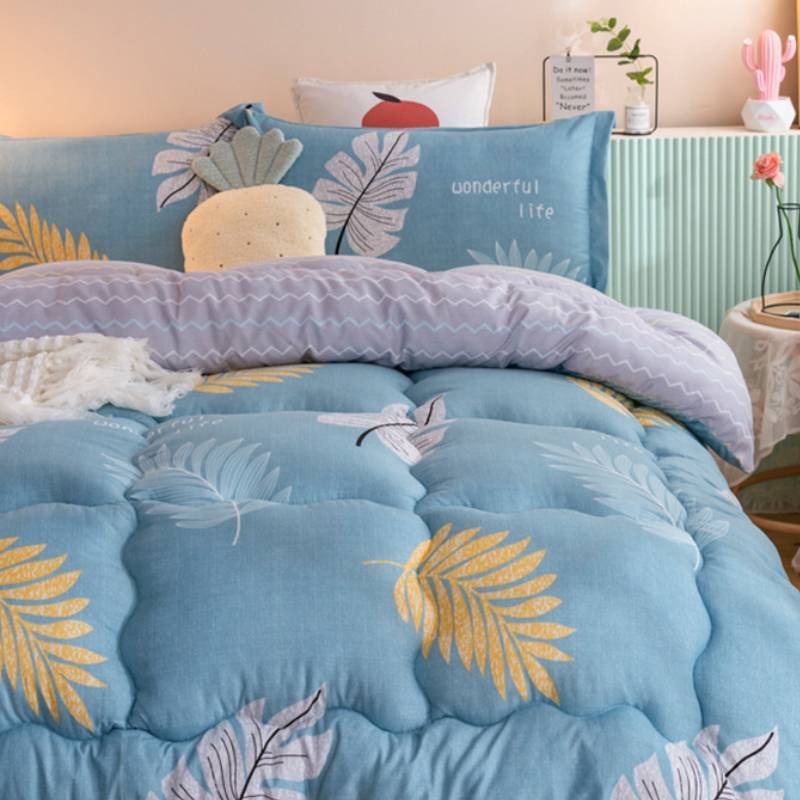 Thickened warm space quilt