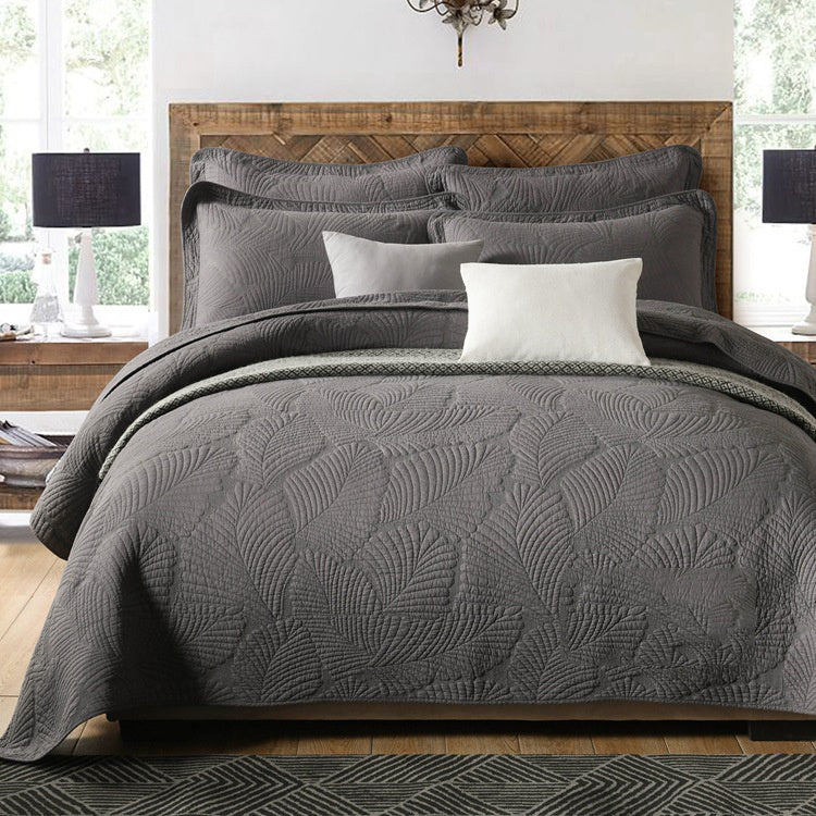 Three-piece bedding set