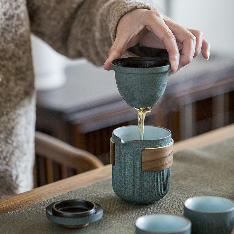 Service à thé portable en céramique avec glaçure bleue et rayures pour invités, une théière, deux tasses, quatre tasses, pour voyage en extérieur