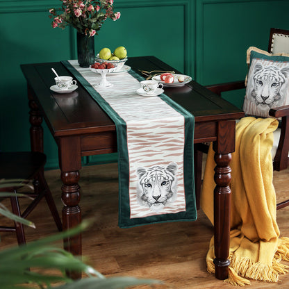 DUNXDECO Chemin de table à pompons, nappe de table longue de fête, tissu moderne de luxe, imprimé tigre de la jungle, nappe en velours, décoration de bureau