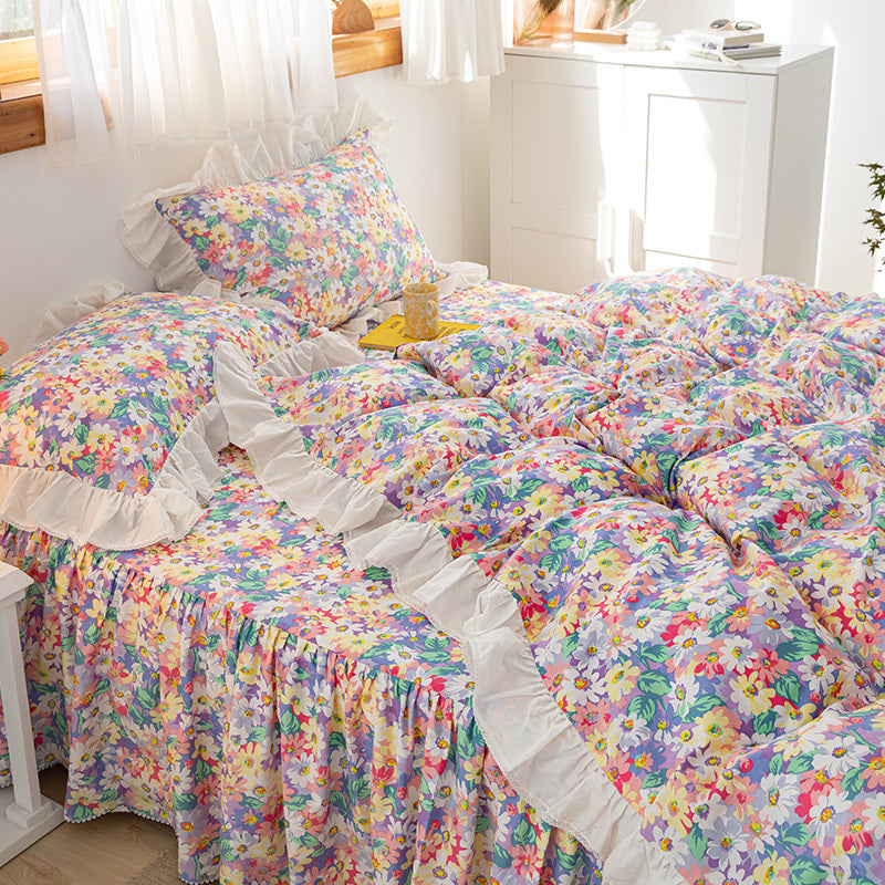 Juego de cuatro piezas de falda de cama con diseño floral pequeño, versión coreana