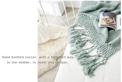 Hand-woven tassel knitted blanket