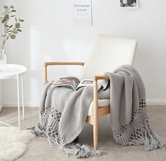 Hand-woven tassel knitted blanket