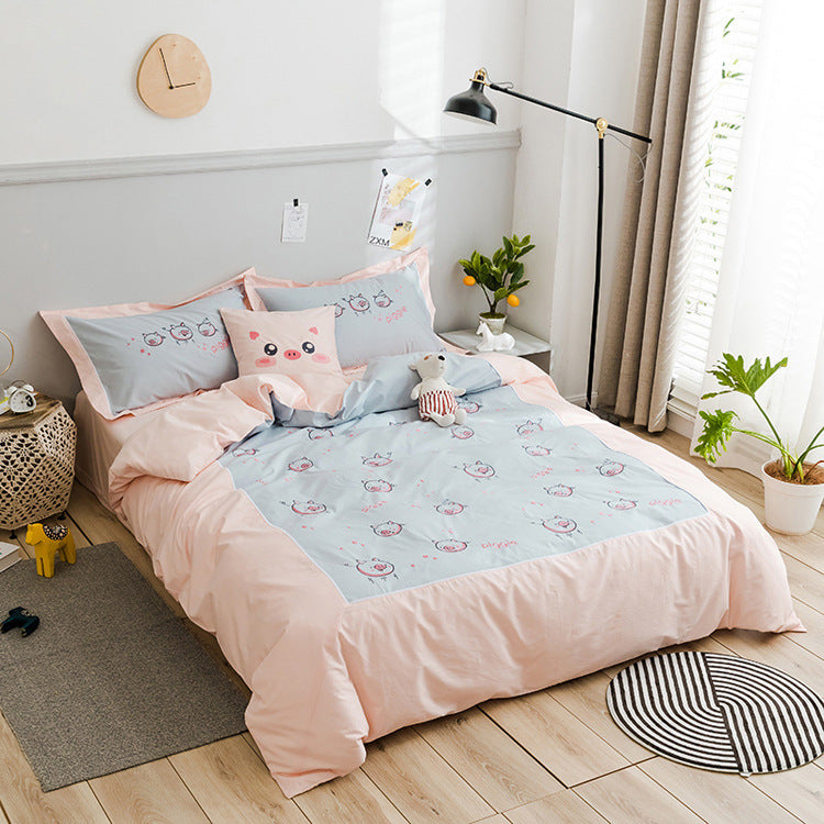 Cuatro juegos de ropa de cama para niños.