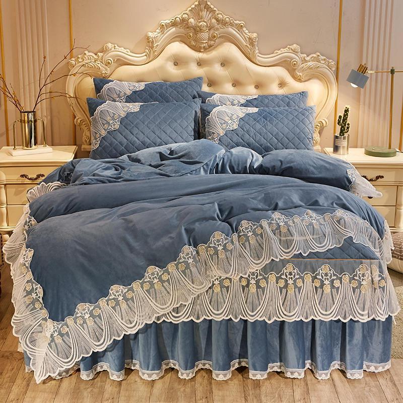 Vestido de cama acolchado de terciopelo de cristal de cuatro piezas, encaje cálido, encaje bordado