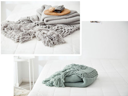 Hand-woven tassel knitted blanket