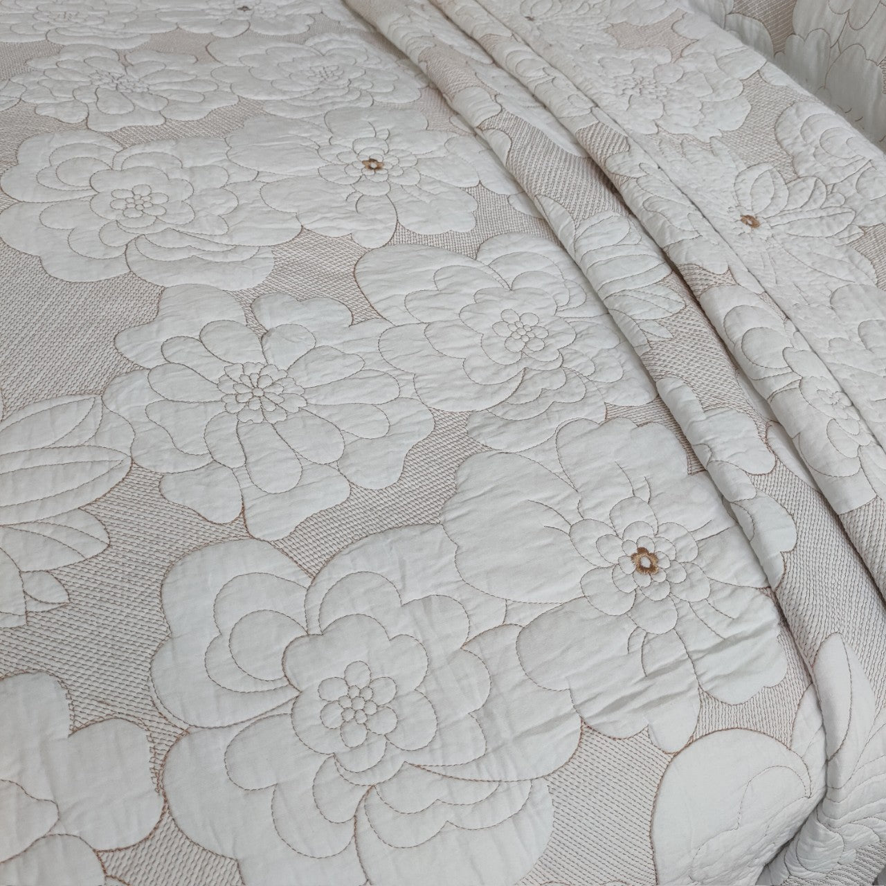 Parure de lit trois pièces en coton épais avec broderie camélia blanc beige pur