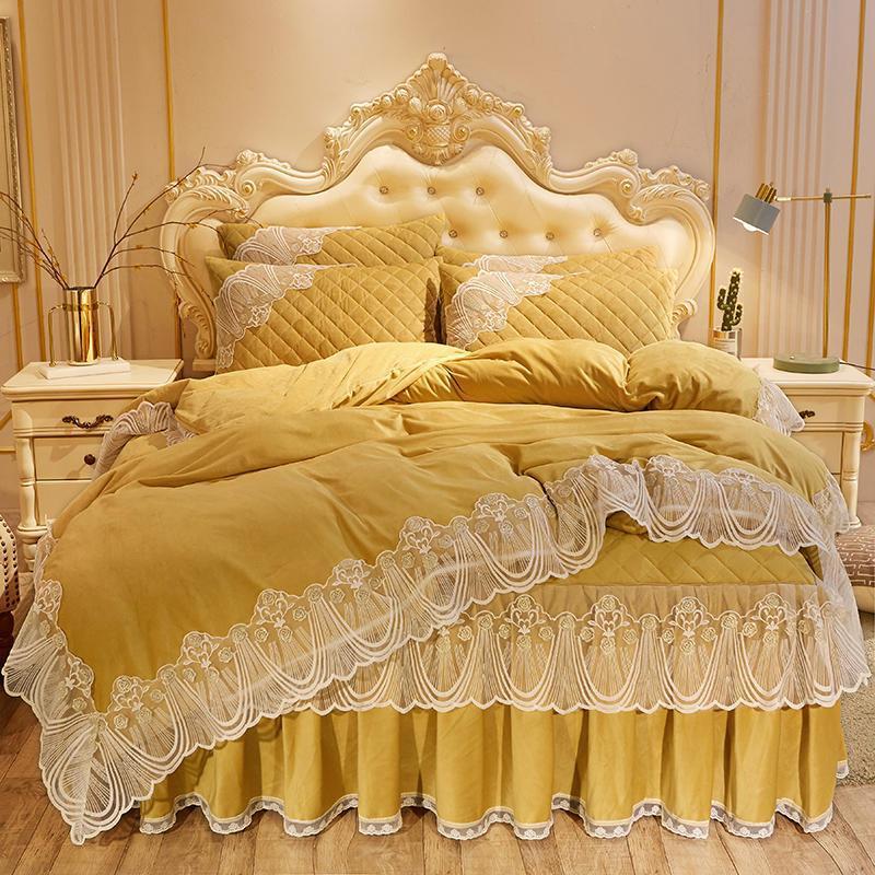 Robe de lit matelassée en velours cristal quatre pièces en dentelle chaude brodée