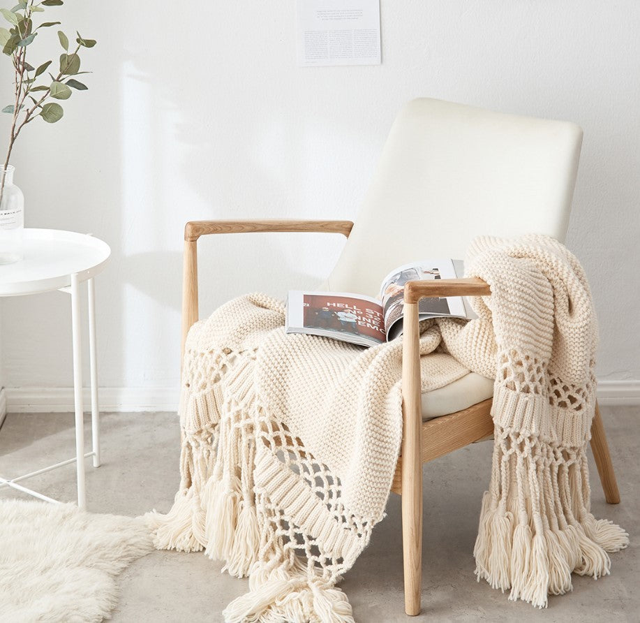 Hand-woven tassel knitted blanket