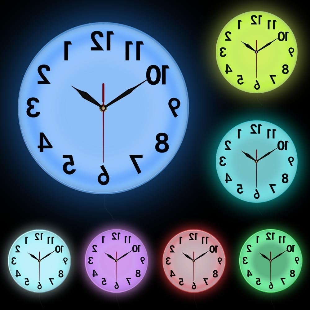 Horloge murale décorative pour la maison avec cadre blanc et lumière LED pour Halloween