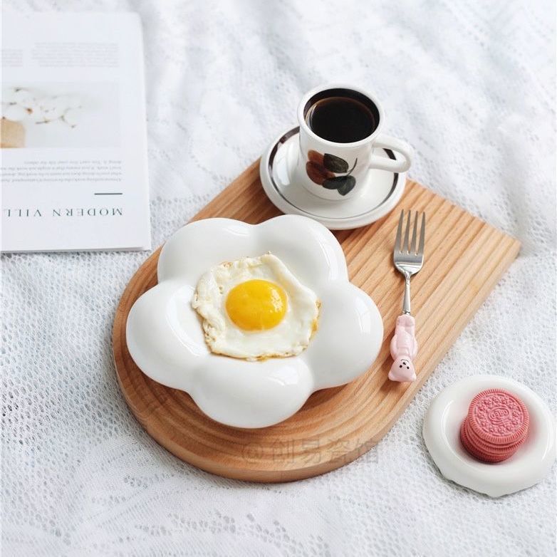 Assiette à dessert en forme de nuage avec gâteau en forme de cœur pour fille amoureuse