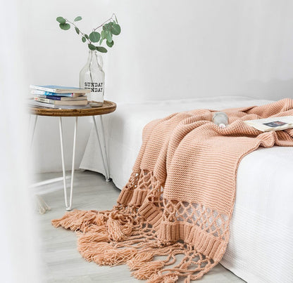 Hand-woven tassel knitted blanket