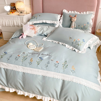 Housse de couette brodée en quatre pièces pour lit en coton lavé