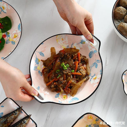 Une personne seule Deux personnes mangent des plats et des plats de style japonais de célébrités sur le net