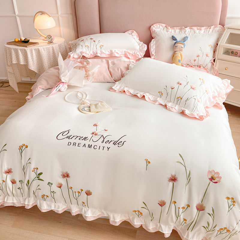 Housse de couette brodée en quatre pièces pour lit en coton lavé