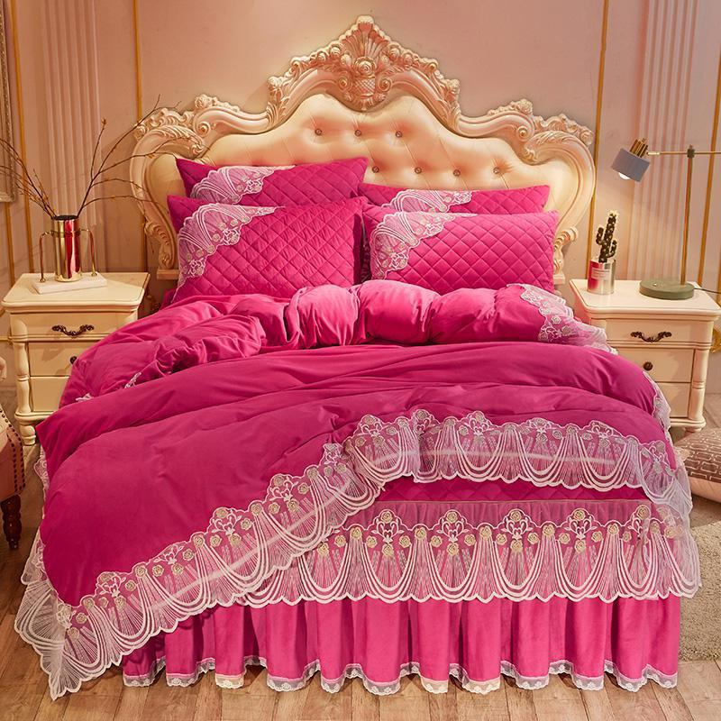 Robe de lit matelassée en velours cristal quatre pièces en dentelle chaude brodée