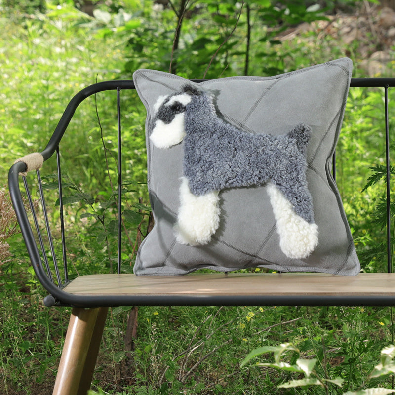 Coussin en laine et peau de vache avec dessin animé de chien