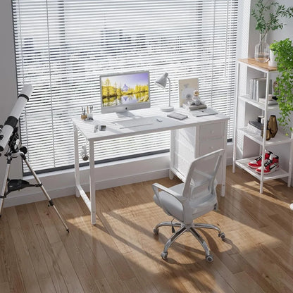 Bureau d'ordinateur blanc avec tiroirs - Bureau d'étude de 47 pouces pour la chambre à coucher, le bureau à domicile, les bureaux PC simples, modernes et mignons