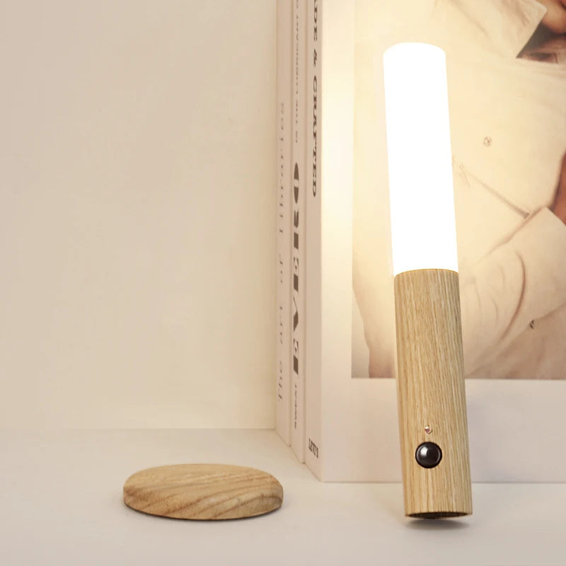 Luz LED recargable con sensor de grano de madera de imitación, luz nocturna, diseño magnético portátil, adecuada para armario, dormitorio, pasillo