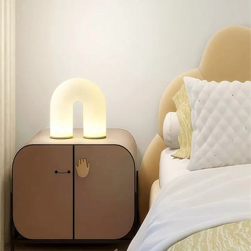 Lampe de chevet simple et créative en forme d'arc en U pour décoration de bureau, luminaire décoratif d'intérieur, idéal pour une chambre à coucher, une table de chevet, une étude ou une atmosphère