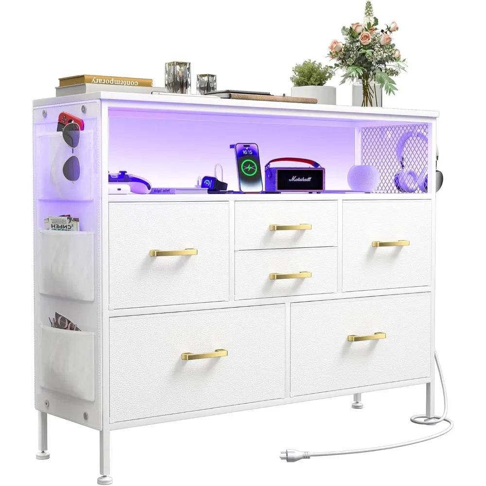 Commode pour chambre à coucher, meuble TV avec prises de courant et lumière LED, commode à 6 tiroirs avec poches latérales et crochets