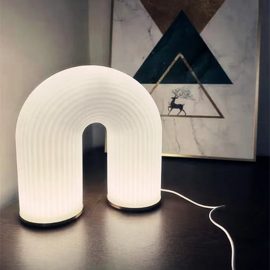 Lámpara de mesa LED creativa en forma de U con forma de crema y viento, sencilla, para dormitorio, cama, luz de noche, enchufe blanco, cálida, romántica, hermosa