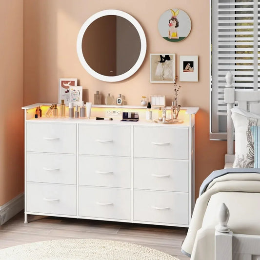 Commode blanche avec éclairage LED pour chambre à coucher Commode à 9 tiroirs avec station de charge Commode à tiroirs Cadre en acier Plateau en bois