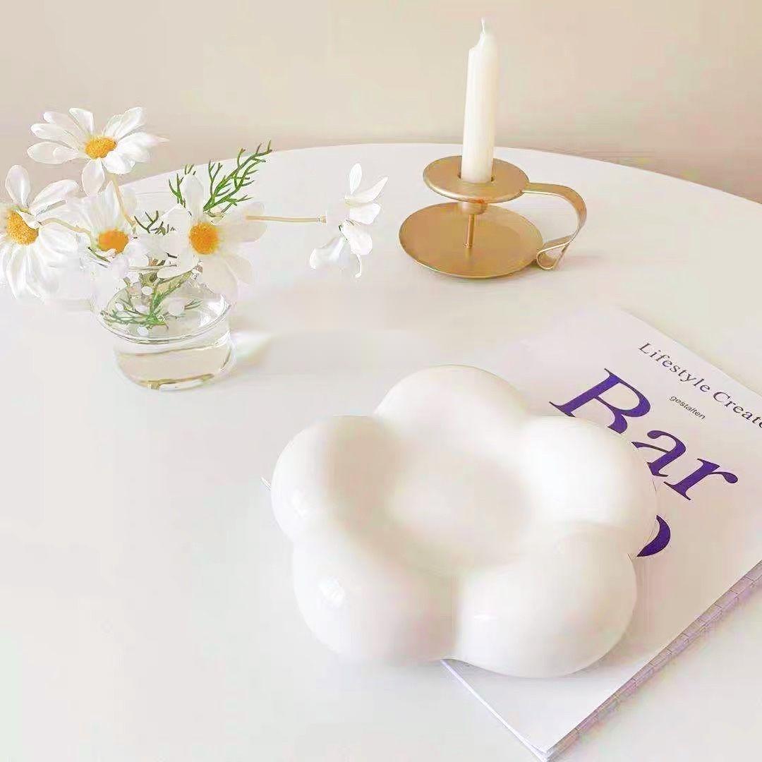 Assiette à dessert en forme de nuage avec gâteau en forme de cœur pour fille amoureuse