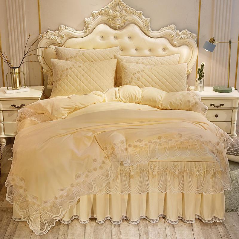 Robe de lit matelassée en velours cristal quatre pièces en dentelle chaude brodée