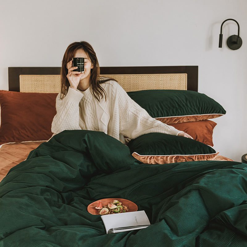 Juego de cama de cuatro piezas de vellón de leche de invierno