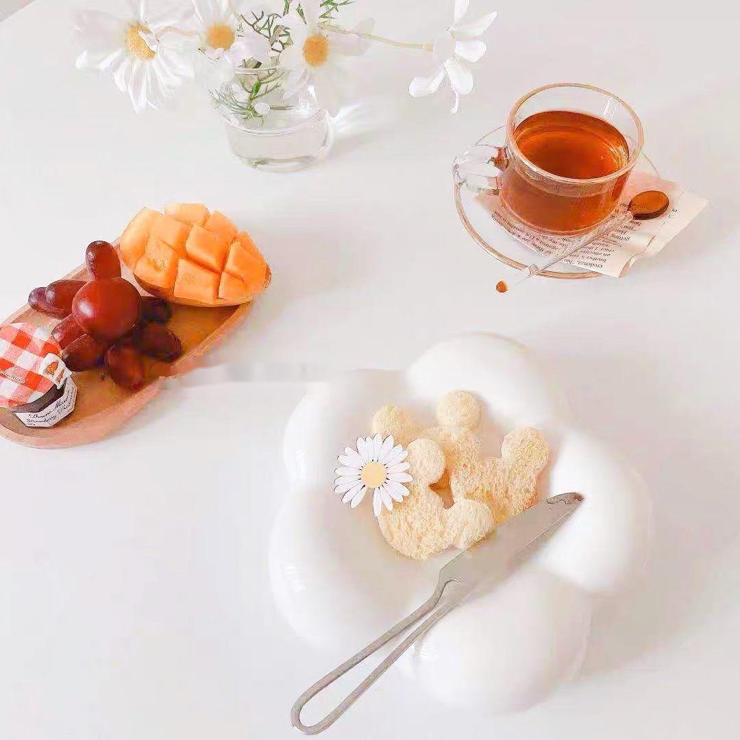 Assiette à dessert en forme de nuage avec gâteau en forme de cœur pour fille amoureuse