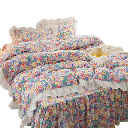 Juego de cuatro piezas de falda de cama con diseño floral pequeño, versión coreana