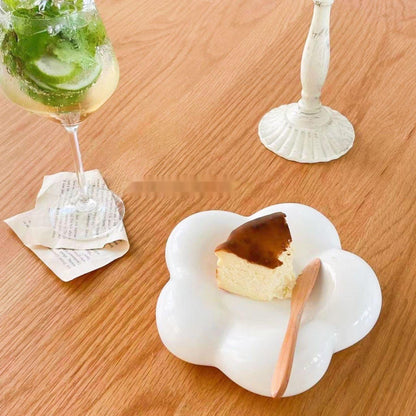 Assiette à dessert en forme de nuage avec gâteau en forme de cœur pour fille amoureuse