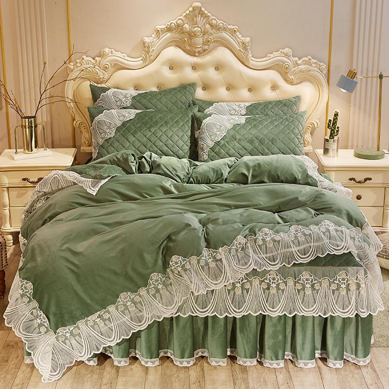 Vestido de cama acolchado de terciopelo de cristal de cuatro piezas, encaje cálido, encaje bordado