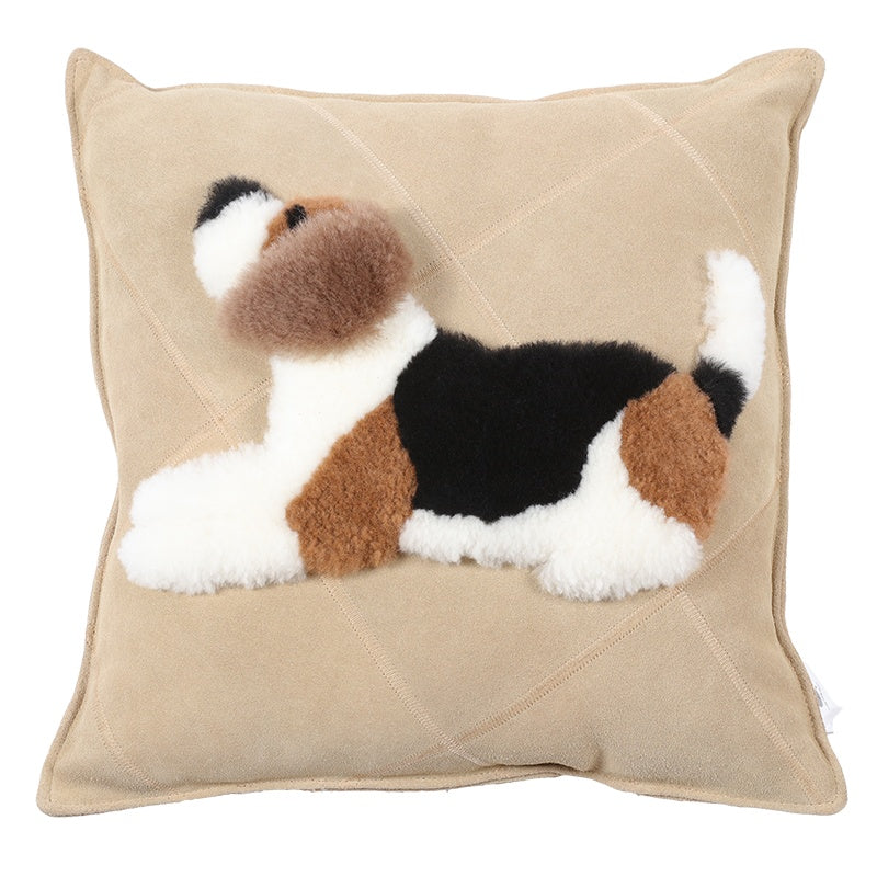 Almohada de lana y piel de vaca con forma de perro de dibujos animados