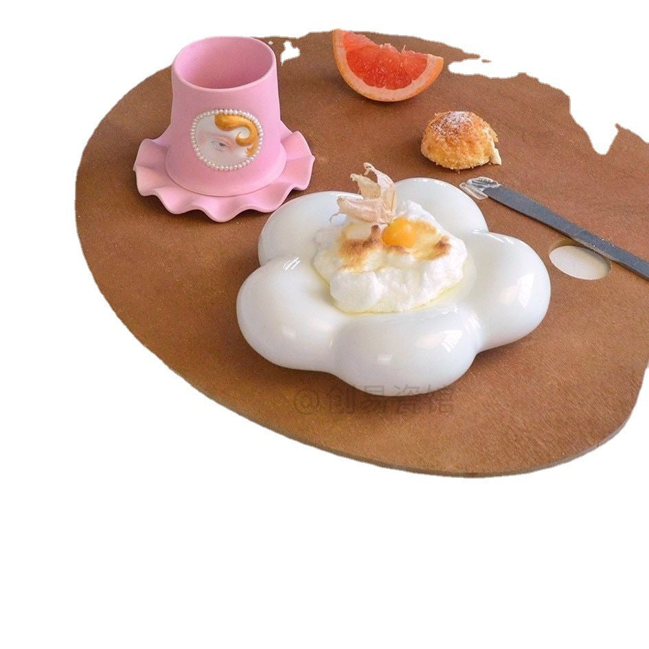 Assiette à dessert en forme de nuage avec gâteau en forme de cœur pour fille amoureuse